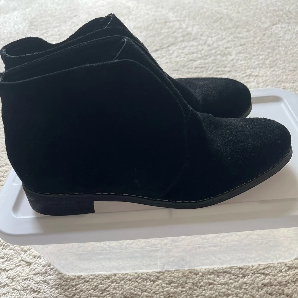 Blondo Black Ankle Boots Suede Slip-On - Picture 3 of 5